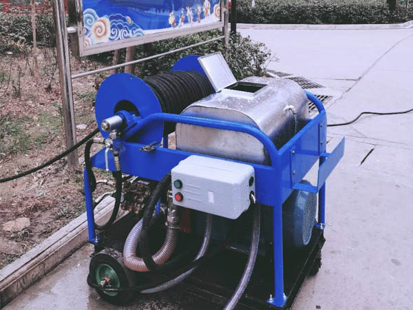 小型高壓管道疏通機小區管道疏通現場